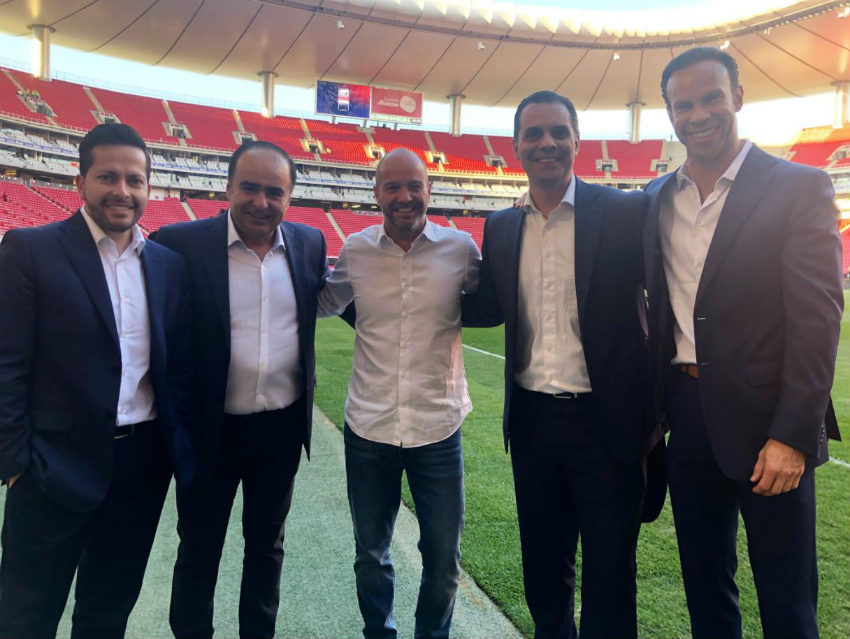 García, Zague, Martinoli, Medrano y Guerrero previo a un partido de Chivas 