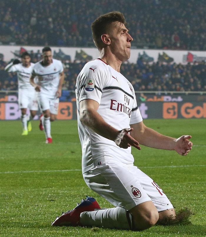 Piatek festeja gol con el Milan 