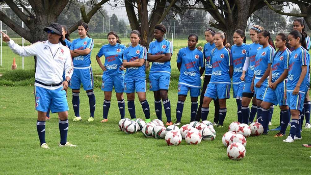 Futbolistas colombianas sub 17 durante una práctica