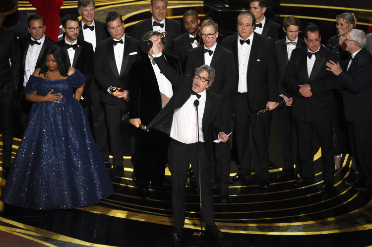 Elenco de 'Green Book', de Peter Farrelly, festeja Oscar a la 'Mejor Película'