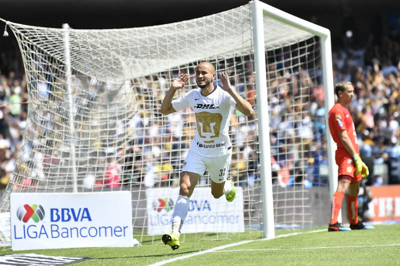 Carlos González festeja su gol contra América