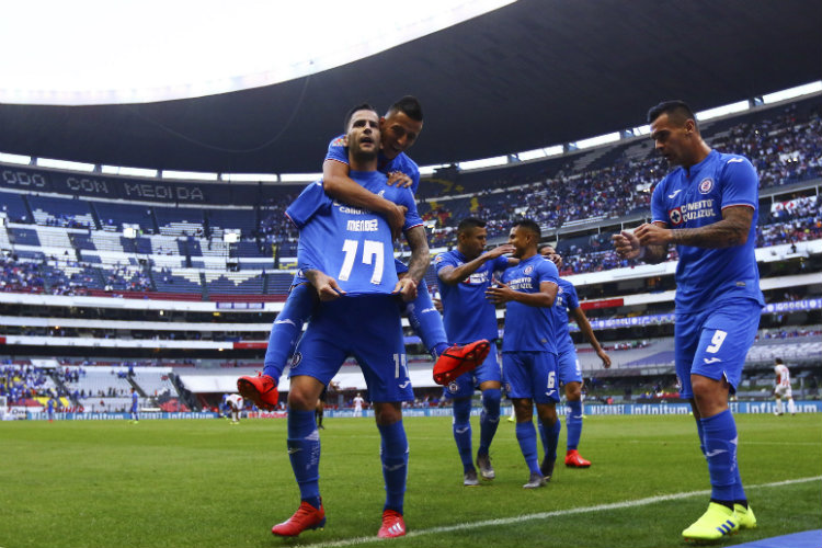 Cruz Azul festeja gol de Milton Caraglio