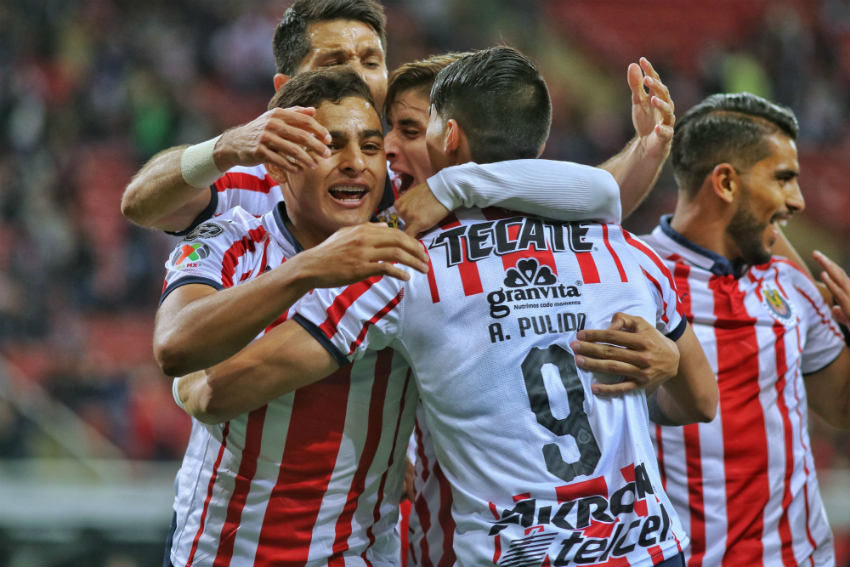 Chivas celebra victoria en la Liga MX 