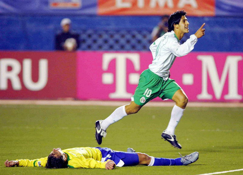 Ever Guzmán festeja su gol ante Brasil en el Mundial sub 17 del 2005