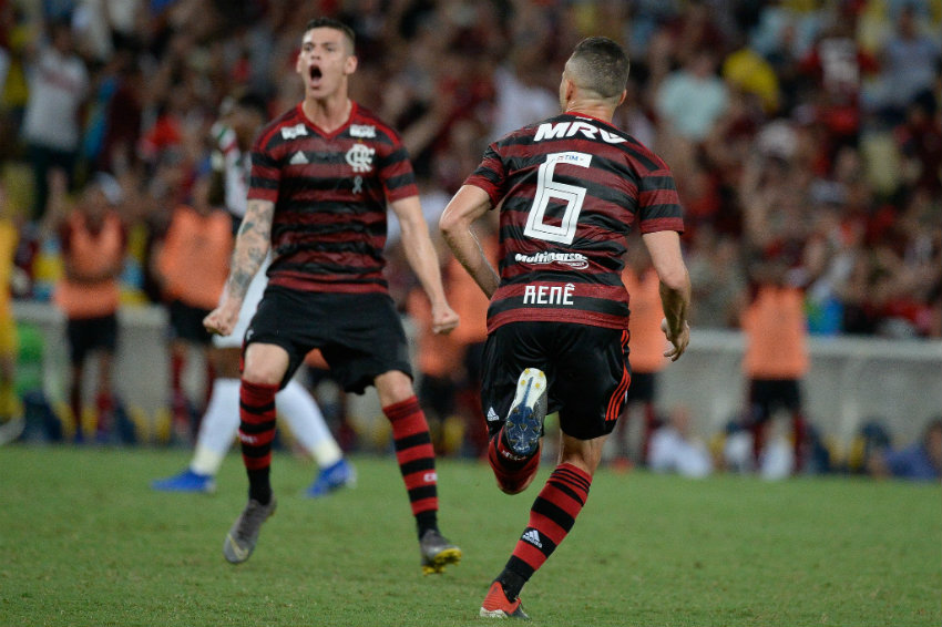 Flamengo celebra victoria frente a Fluminense 