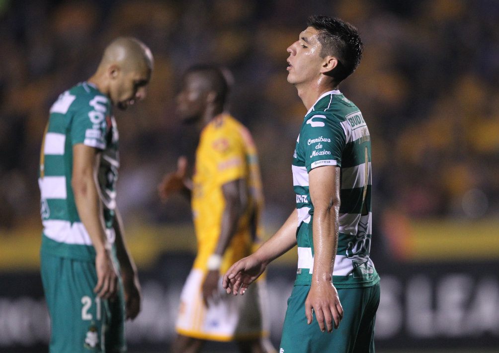 Jugadores de Santos se lamentan tras goleada contra Tigres