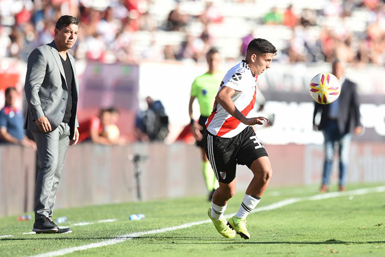 Marcelo Gallardo observa jugar a Hernán López Muñoz
