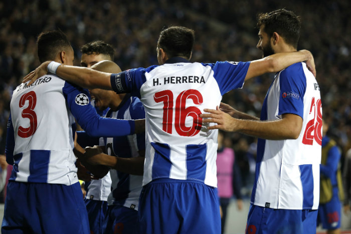 Herrera celebrando un gol con sus compañeros 