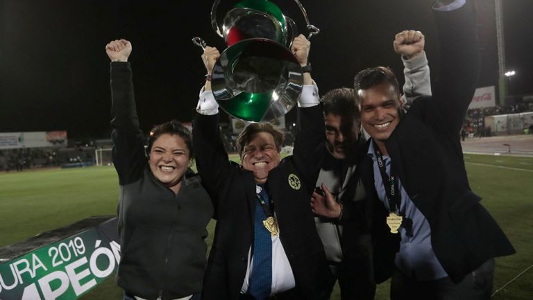 Herrera celebra el titulo de Copa MX 