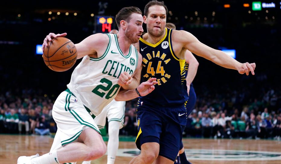 Celtics y Pacers disputan por la pelota