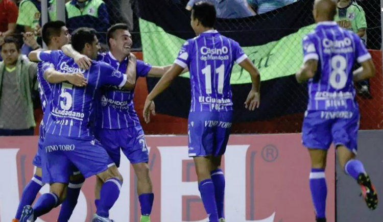 Godoy Cruz festeja gol de Ángel González