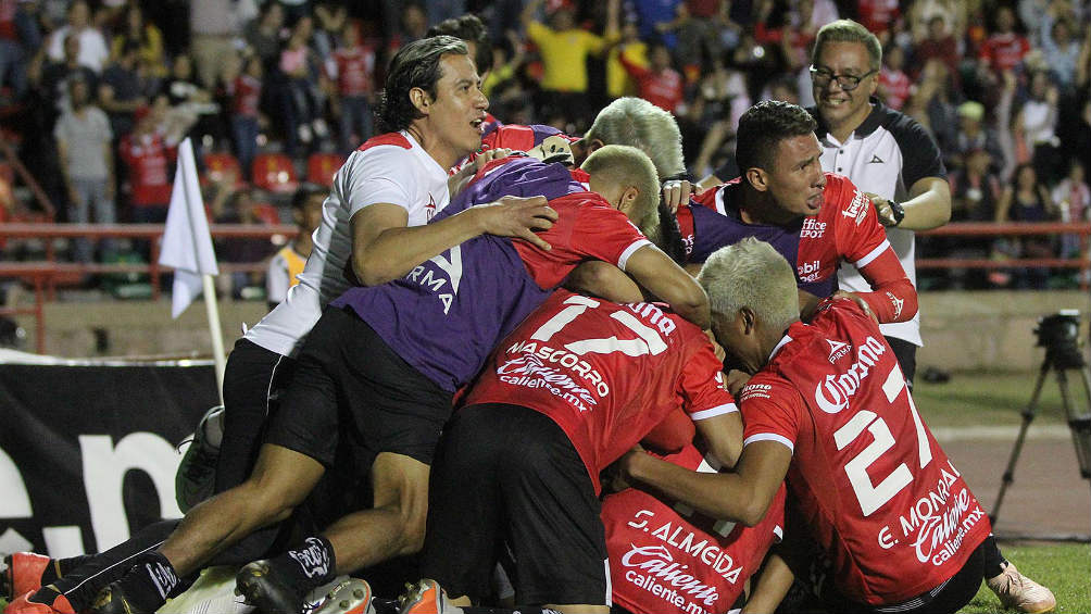 Jugadores de Mineros celebran triunfo contra Oaxaca