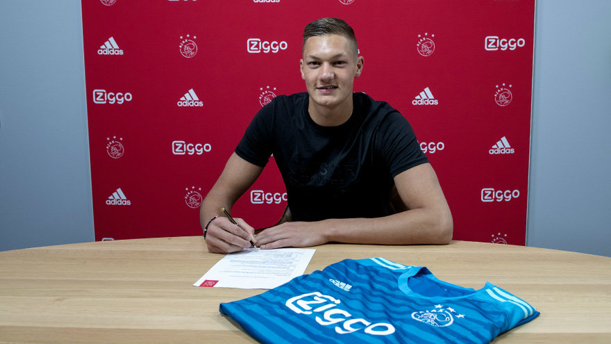 Scherpen firma su contrato con el Ajax 