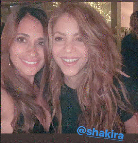 Antonela y Shakira posa para la foto