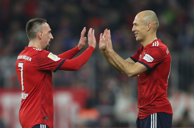 Franck y Arjen se saludan en un juego del Bayern