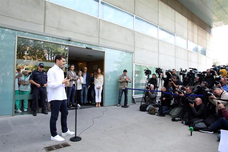 Iker Casilla atiende a los medios de comunicación