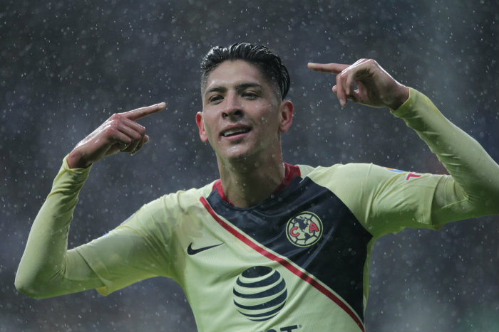 Edson Álvarez, festejando un gol 