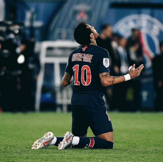 Neymar previo a un encuentro del PSG 