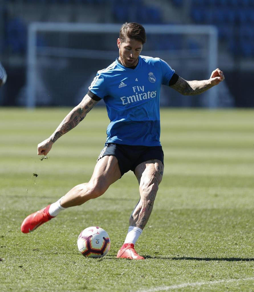 Ramos dispara en entrenamiento del Real Madrid 