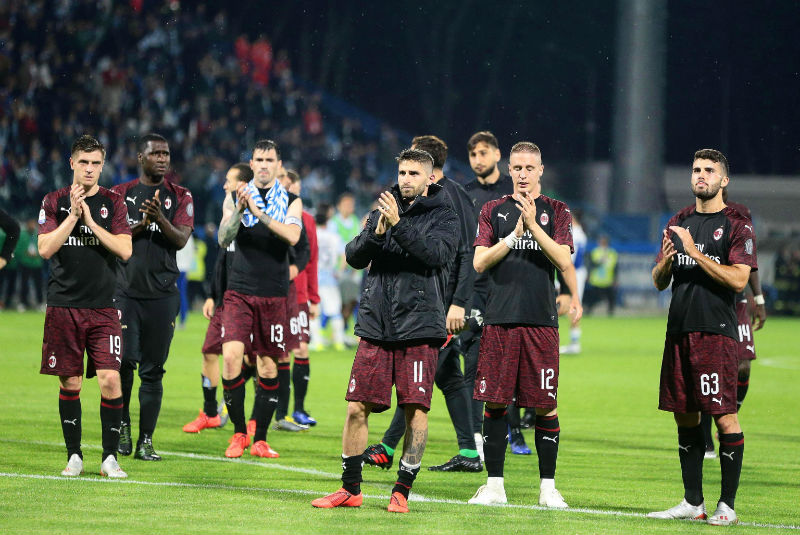 Jugadores del Milan al final del partido
