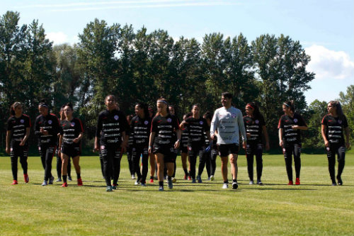 Selección de Chile femenil durante un entrenamiento 