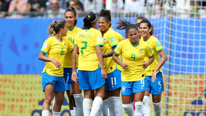 Brasil festeja gol en Francia 2019