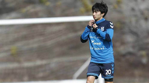 Shibasaki durane un entrenamiento con el Tenerife 