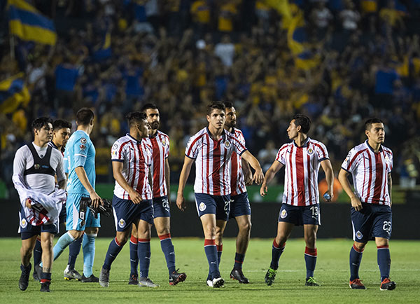 Jugadores de Chivas se lamentan tras derrota contra Tigres 