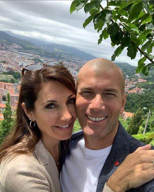 Zidane disfruta junto a su esposa de Bilbao 