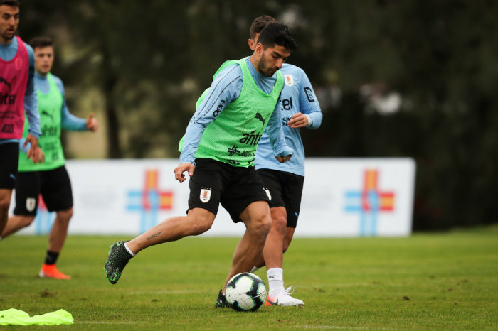 Suárez en entrenamiento con Uruguay 