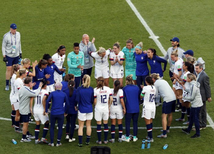Selección femenil de Estados Unidos tras la victoria ante Chile 