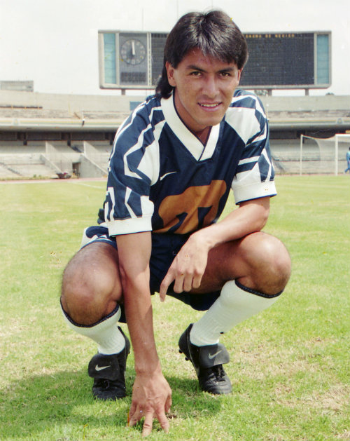 Claudio Suárez durante su paso con Pumas 