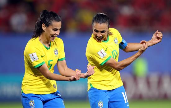 Marta festeja gol contra Italia