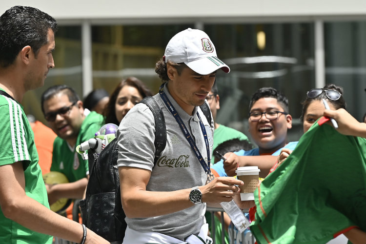 Memo Ochoa arriba a Houston para enfrentar los Cuartos de Copa Oro