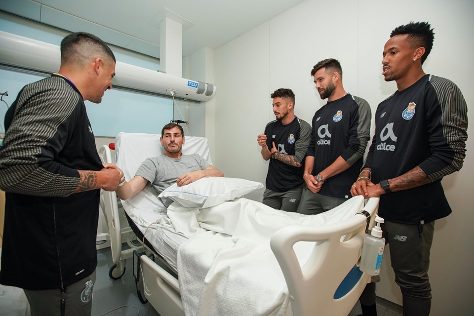 Iker Casillas durante su estancia en el hospital 