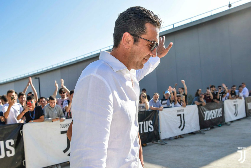 Buffon saluda a los fanáticos de la Juventus 