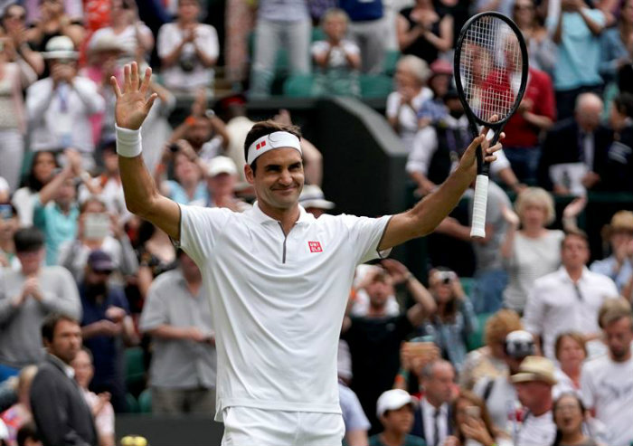 Federer celebra victoria ante Lucas Pouille 