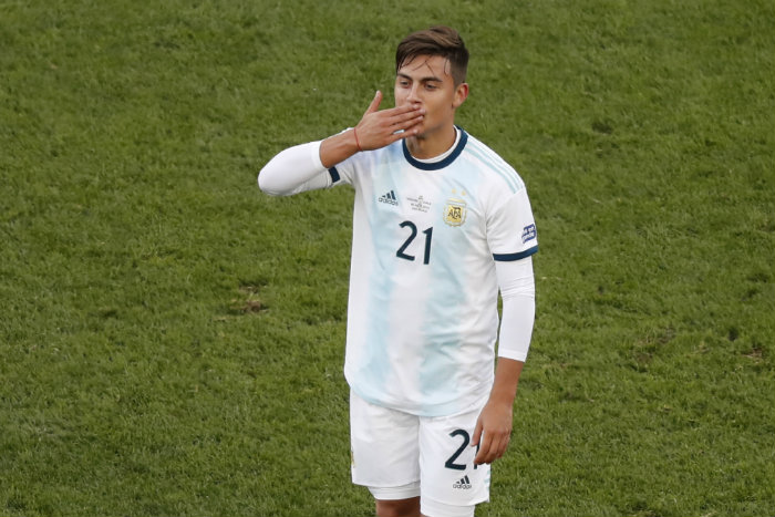 Dybala festeja gol con Argentina
