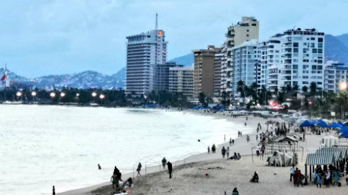 Playas de Acapulco en riesgo por altos niveles de enterococos