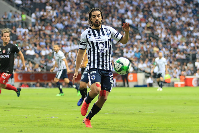 Pizarro en un partido con Monterrey
