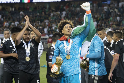 Ochoa celebra luego de conseguir la Copa Oro