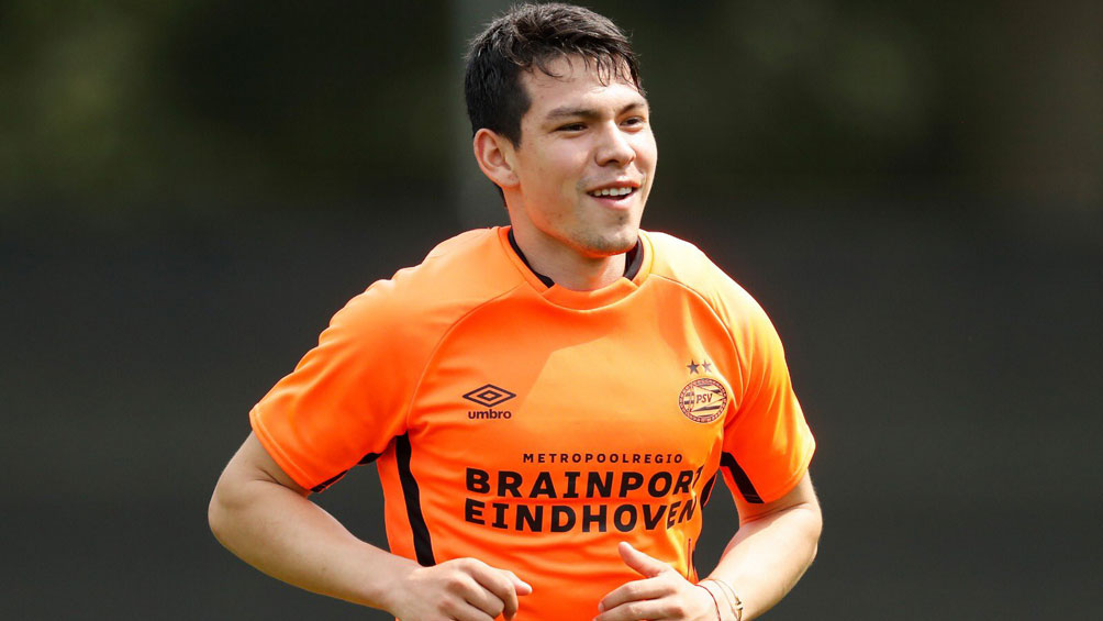 Hirving Lozano entrena durante la pretemporada del PSV