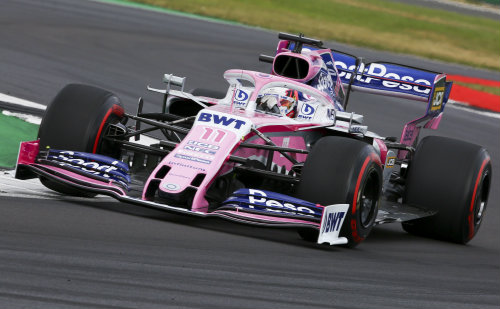 Checo Pérez en acción durante el GP de Gran Bretaña 