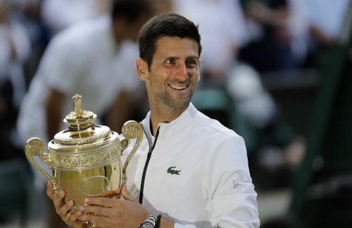 Djokovic durante la premiación en Wimbledon 