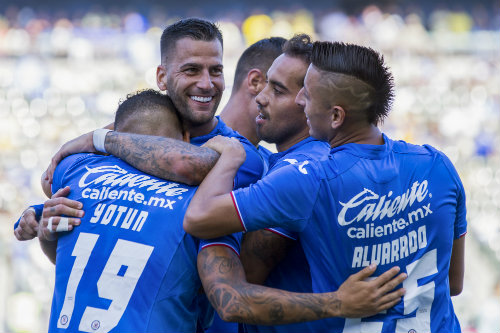 Cruz Azul celebra un gol en la Supercopa MX
