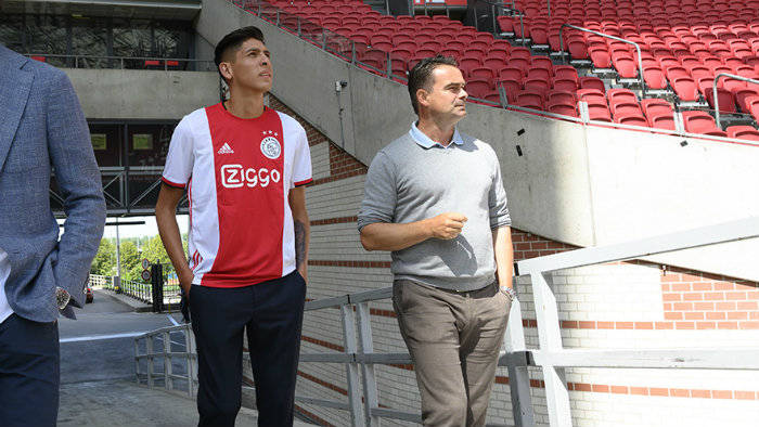 Álvarez ingresa al estadio