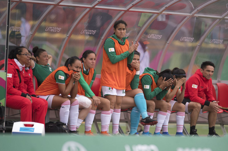 Jugadoras del Tri, en lamento en juego frente a Colombia