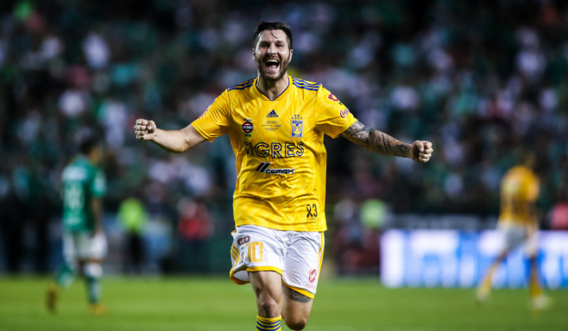 Gignac festeja un gol con Tigres en el Clausura 2019