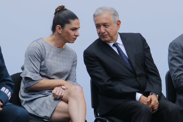 Ana Guevara, titular de la Conade, y Andrés Manuel López Obrador