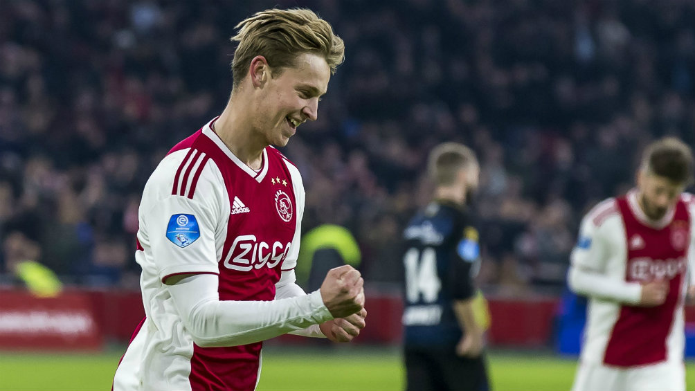 Frenkie de Jong celebrando un gol cuando jugaba en Ajax